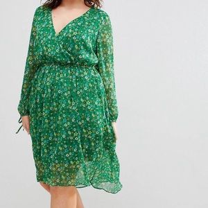 Boohoo plus dress size US14